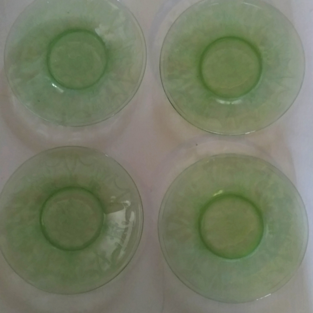 4 vintage uranium glass salad/dessert plates